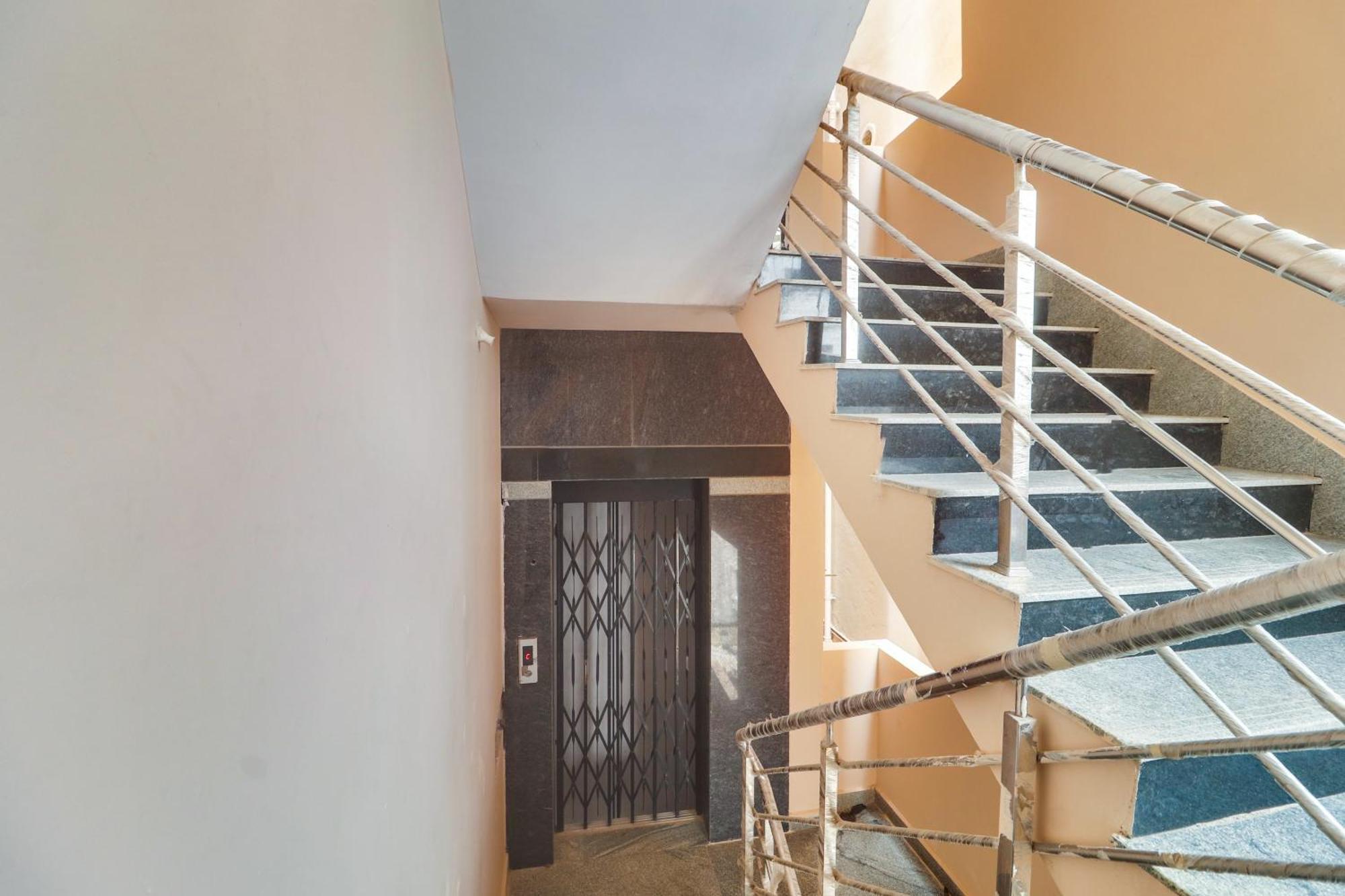 Collection O Sbr Kondapur Near Rto Office Hotel Hyderabad Exterior photo